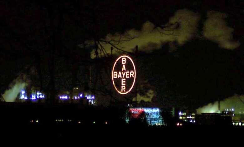 Bayer-Kreuz der Bayer AG in Leverkusen (Foto: Atamari/Wikimedia)