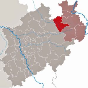 Im Kreis Gütersloh und anderen Teilen von Nordrhein-Westfalen wird die asiatische Hornisse Vespa velutina nigrithorax früher oder später auftauchen. (Karte: TUBS/Wikimedia)