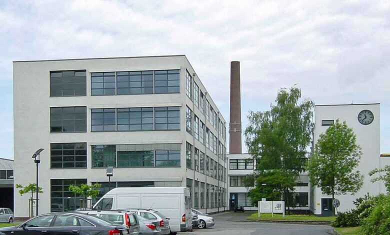 Das ehemalige Hauptgebäude, VerSeidAG - heute Ludwig Mies van der Rohe Business Park, Krefeld (Foto: Der UNfassbare/Wikipedia)
