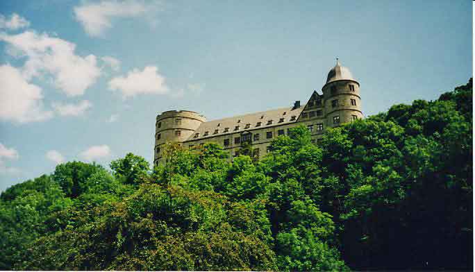 Die Wewelsberg im Kreis Paderborn (Foto: Patrick Würfel/Wikimedia)