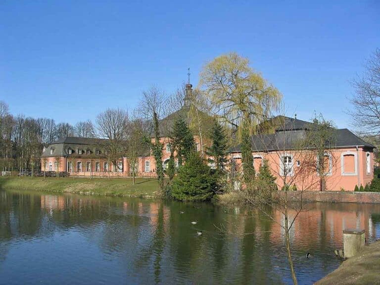 Schloss Wickrath in Mönchengladbach-Wickrath (Foto: mino1997/Wikimedia)